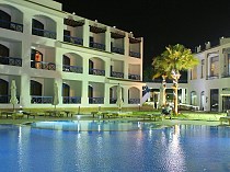 New La Perla Hotel - Featured Image
